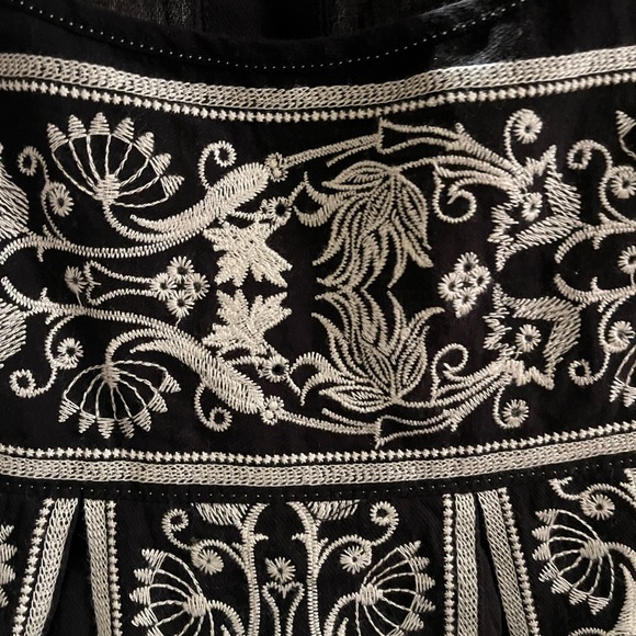 Embroidered Tank NWOT - Picture 4 of 4